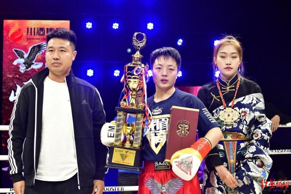 导致她不得, 大会, 荣膺全国泰 导致她不得, 大会, 荣膺全国泰