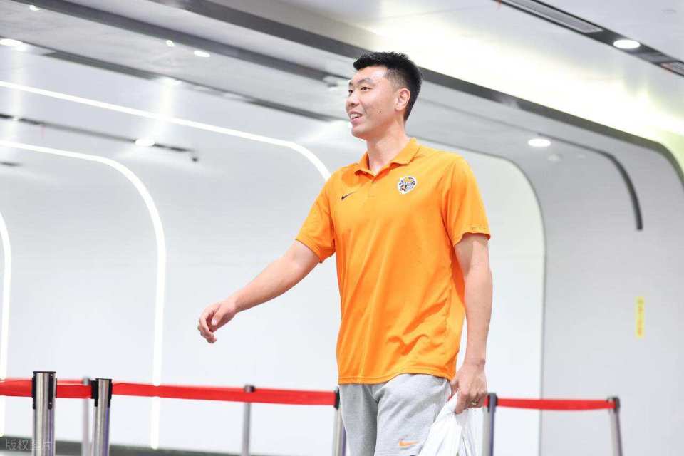 他应该是出, 却没有参加